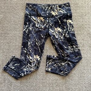 NWOT CVG wear Capri size M